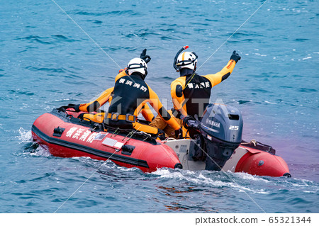 Water rescue activities 65321344