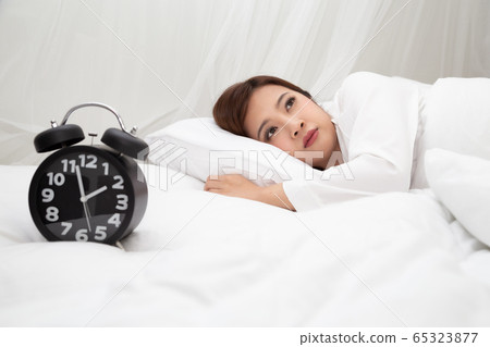 Asian women with feelings of helplessness and 65323877