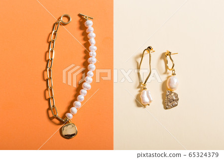 Women's Jewelry. Trendy jewelry on coloured background. Flat lay, top view. 65324379