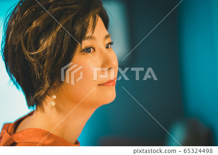 female, lady, woman 65324498