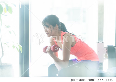 Gym muscle training training diet dumbbell young woman Gym muscle training training diet dumbbell young woman 65324550