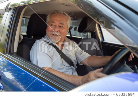 Asian senior men driving a car and smile happily 65325694