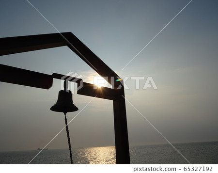 Tone of bond (summer) Tone of bond (summer) 65327192