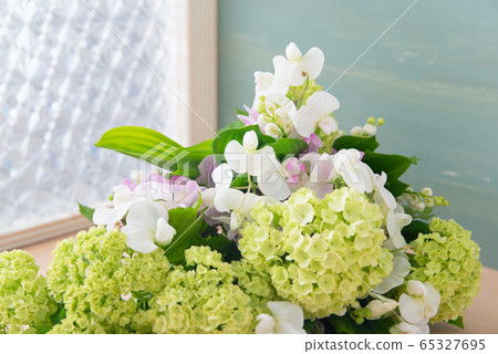 Bouquet of lily of the valley and bivernum snowballs Bouquet of lily of the valley and bivernum snowballs 65327695