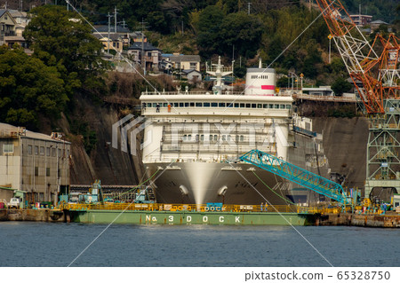 Mitsubishi Nagasaki Shipyard No. 3 dock and large ferry Mitsubishi Nagasaki Shipyard No. 3 dock and large ferry 65328750