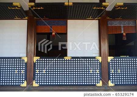 Daitokuji Shrine Hall's vines and curtains-4 65329174
