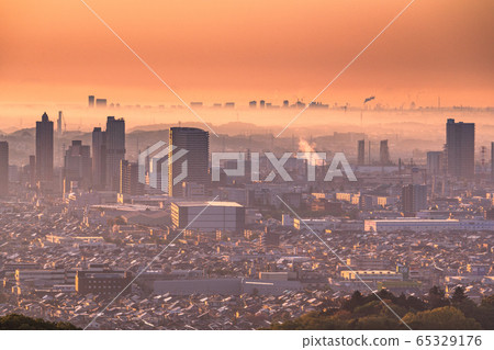 《神奈川縣》神奈川郊區的清晨景色・橋本站的大廈 65329176