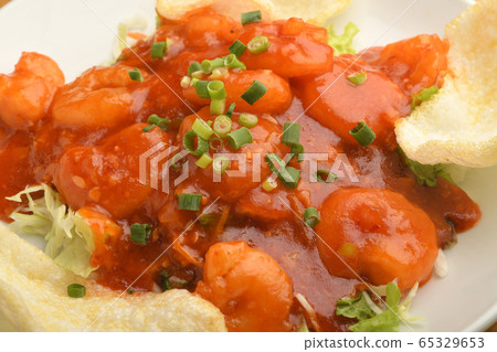 Chinese food shrimp chili sauce 65329653