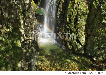 Yukihiko Mountain · Rainbow Falls 65330074