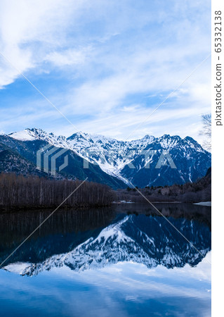 Hotaka mountain range seen from Taisho pond (early May: morning) 65332138