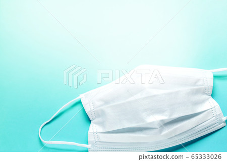 White mask and light blue background on the right and copy space on the left 65333026