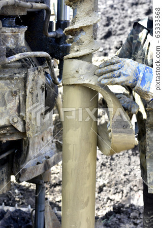 Drilling machine for drilling holes in the ground Drilling machine for drilling holes in the ground 65333868