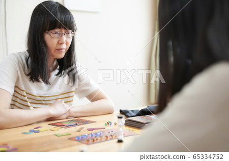 Family playing board games 65334752