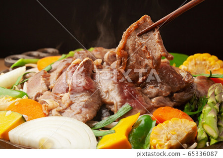 Genghis Khan pot 65336087