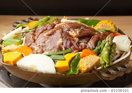 Genghis Khan pot 65336101