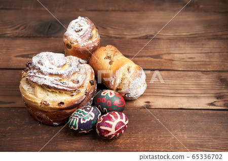 Traditional easter cake Kraffin stands on wooden Traditional easter cake Kraffin stands on wooden 65336702