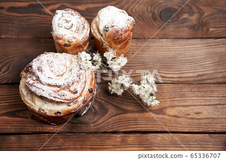 Traditional easter cake Kraffin stands on wooden Traditional easter cake Kraffin stands on wooden 65336707