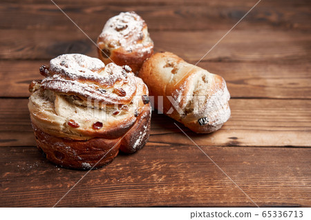 Traditional easter cake Kraffin stands on wooden Traditional easter cake Kraffin stands on wooden 65336713