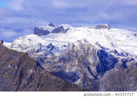 Panoramic view of Swiss Alps sunrise, Switzerland Panoramic view of Swiss Alps sunrise, Switzerland 65337727