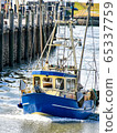 A small fishing boat enters the harbour of Busum in North Frisia in Germany. 65337759