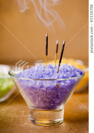 room fumigation with aromatic sticks 65338706