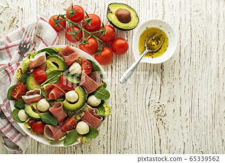 Salad prosciutto 65339562