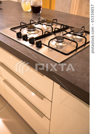 Modern clean kitchen and stainless steel built-in 65339857