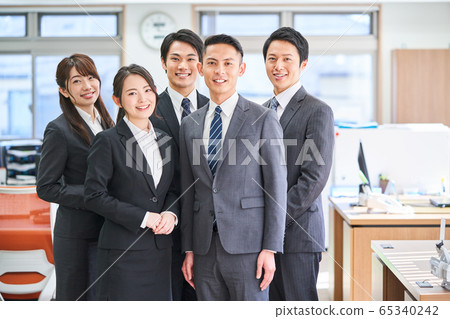 Businessmen standing in the office Businessmen standing in the office 65340242
