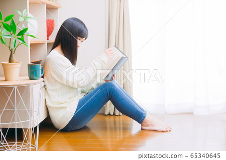 Women reading books Hobbies Study Culture Bestseller Copy Space Women reading books Hobbies Study Culture Bestseller Copy Space 65340645