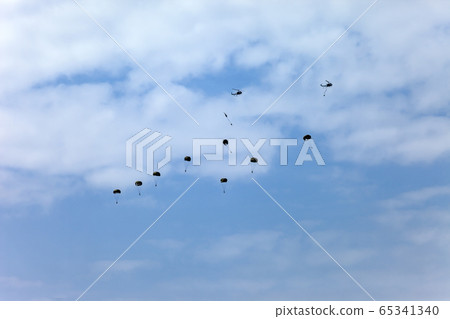 Amphibious operation 65341340