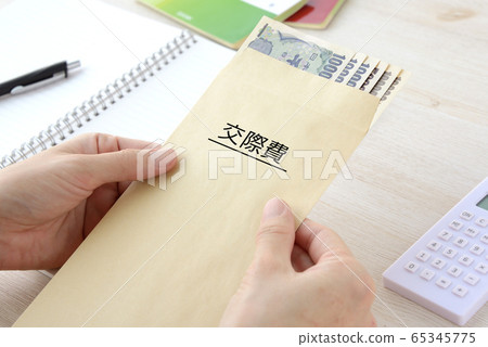 管理家庭支出和娛樂支出的圖像 管理家庭支出和娛樂支出的圖像 65345775