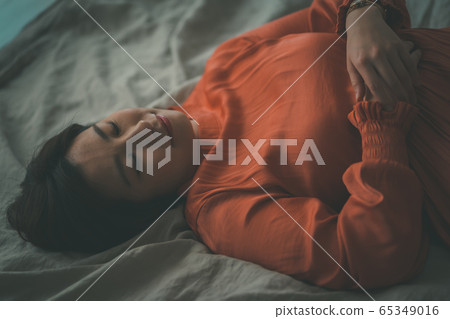 pregnant, a businesswoman, ol 65349016