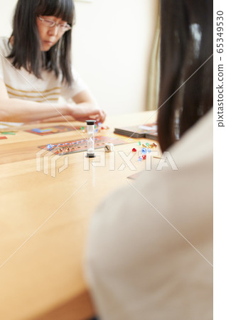 Family playing board games 65349530