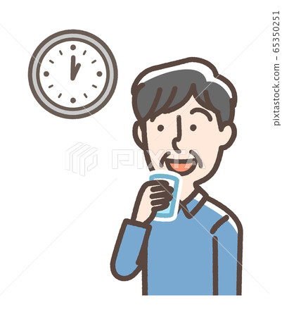 Men drinking water 65350251
