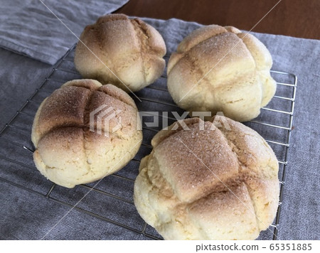 Handmade melon bread Handmade melon bread 65351885