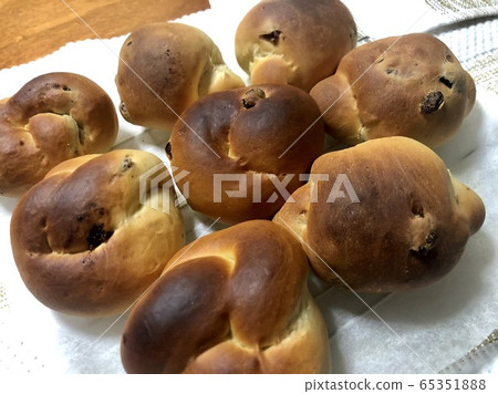 Handmade raisin bread Handmade raisin bread 65351888
