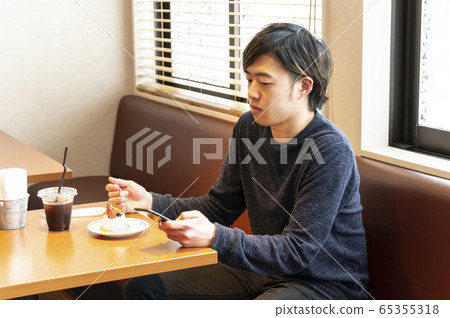 Men eating cake Men eating cake 65355318