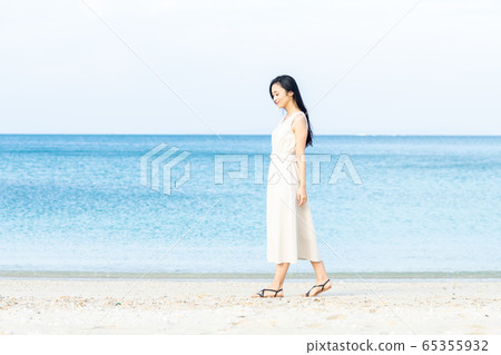 young woman      65355932