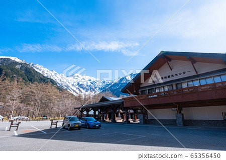 Kamikochi Bus Terminal (early May / morning) 65356450