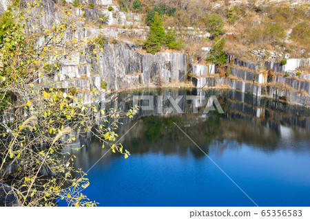 Lake in Ishikiri Mountains Lake in Ishikiri Mountains 65356583