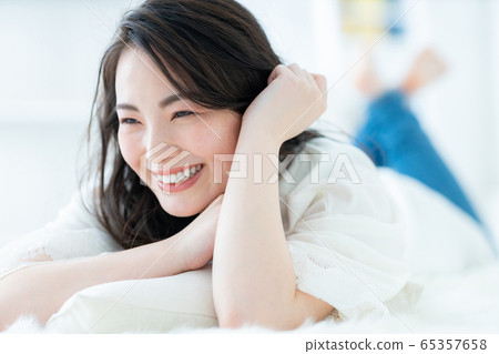 Woman room relaxing Woman room relaxing 65357658