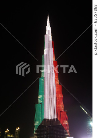 Night view to Burj Khalifa skyscraper in Dubai, Night view to Burj Khalifa skyscraper in Dubai, 65357868