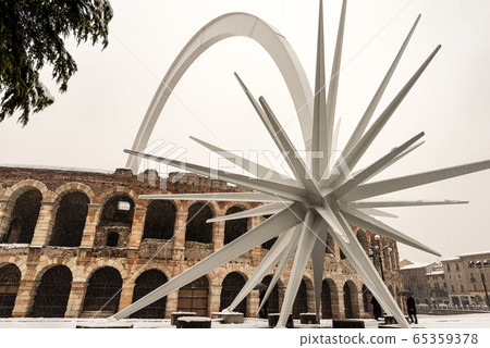 Arena di Verona with the Comet Star and snow - Veneto Italy Arena di Verona with the Comet Star and snow - Veneto Italy 65359378