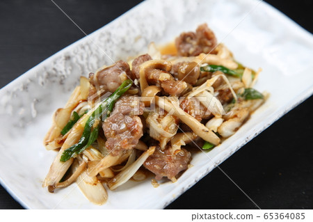 炒豬舌蘑菇 65364085