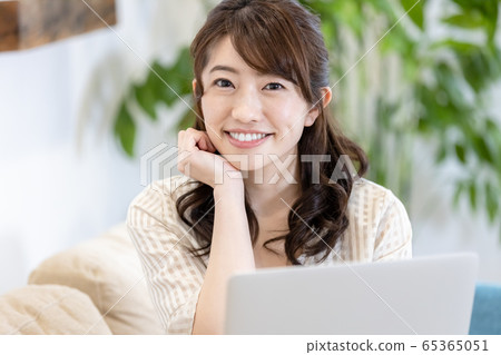 女筆記本電腦家用客廳 女筆記本電腦家用客廳 65365051