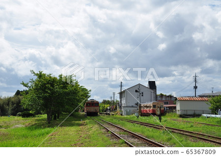 夷umi鐵路磯線的國吉站特快列車(KIHA 28型) 夷umi鐵路磯線的國吉站特快列車(KIHA 28型) 65367809