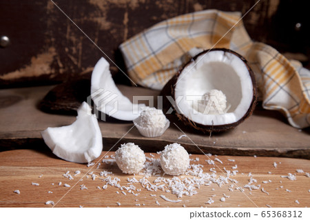Close up of coconut with white pulp, coconut chip Close up of coconut with white pulp, coconut chip 65368312