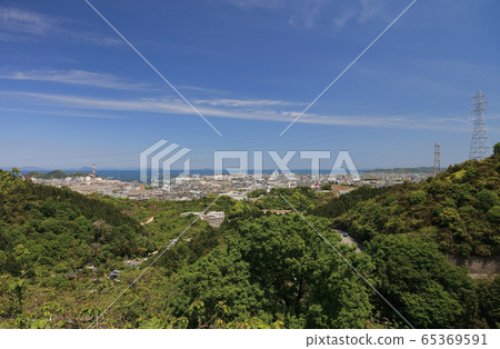 俯瞰新居濱市和住友化學大樓 俯瞰新居濱市和住友化學大樓 65369591