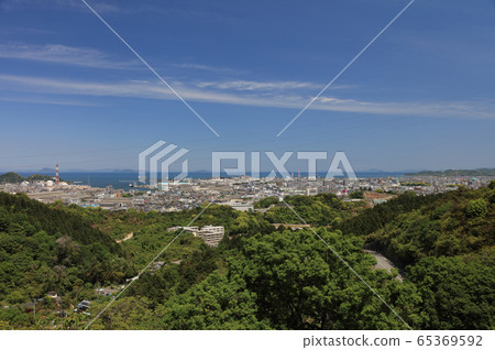 俯瞰新居濱市和住友化學大樓 俯瞰新居濱市和住友化學大樓 65369592