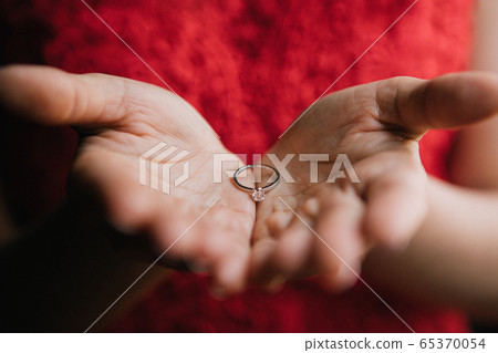 Wedding ring 65370054